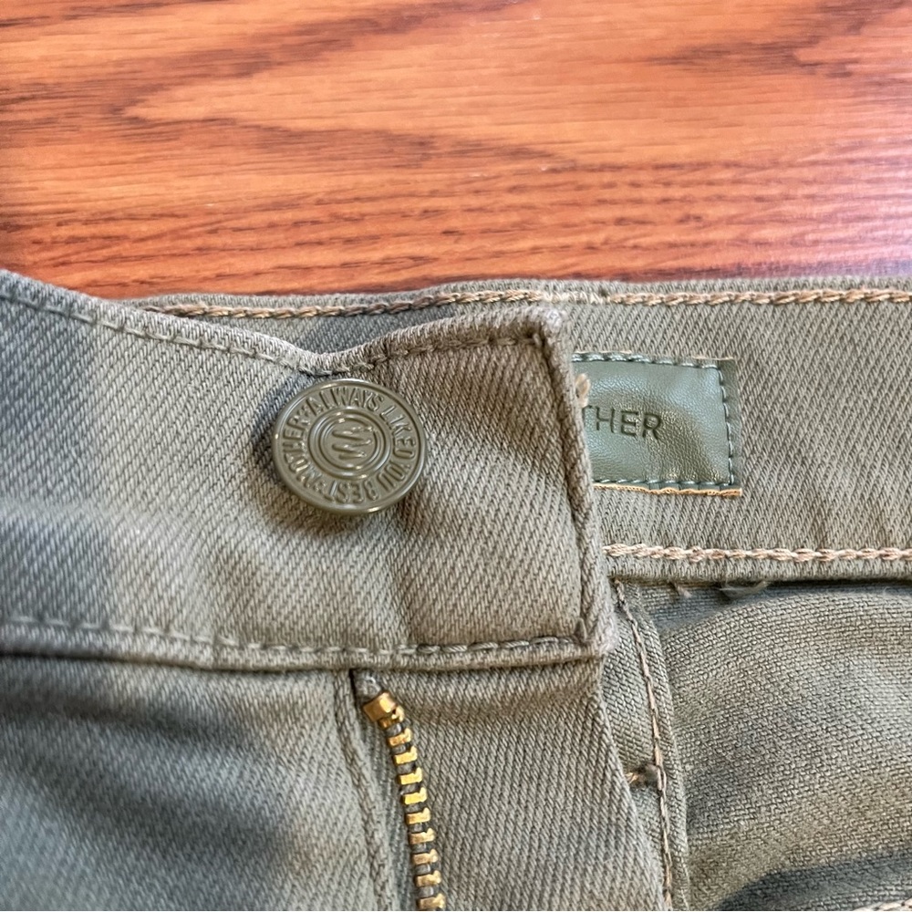 MOTHER Smokin' Double
Ankle High-Rise Flare Jeans - Picture 10 of 15